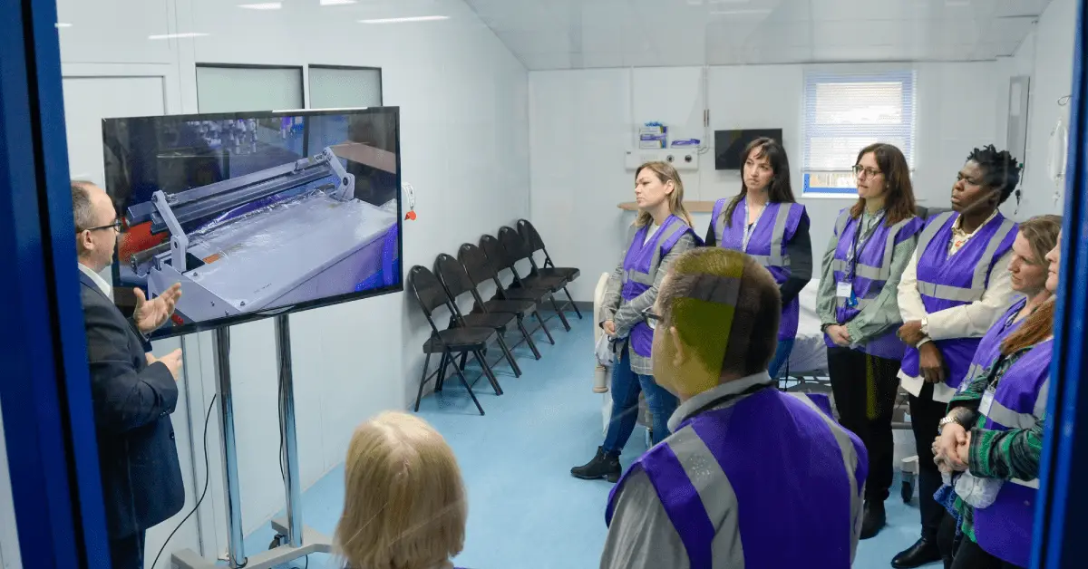 Image of a nurse visit in the ICU room